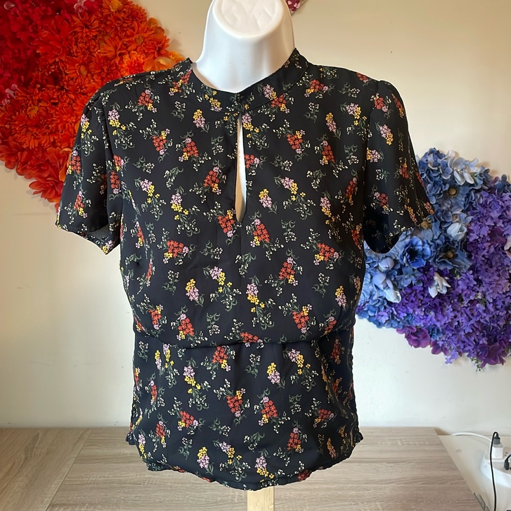 NWOT XS/Small Abercrombie and fitch black floral tie back blouse (Tagged/medium)